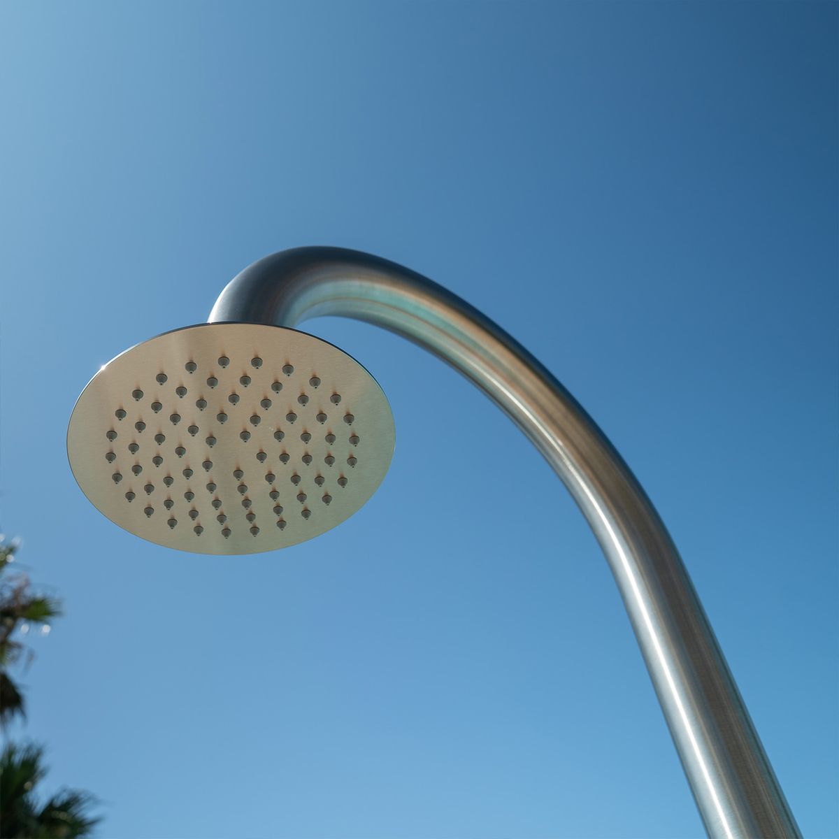 Doccia da piscina Palau acqua fredda inox satinato – foto ambientata