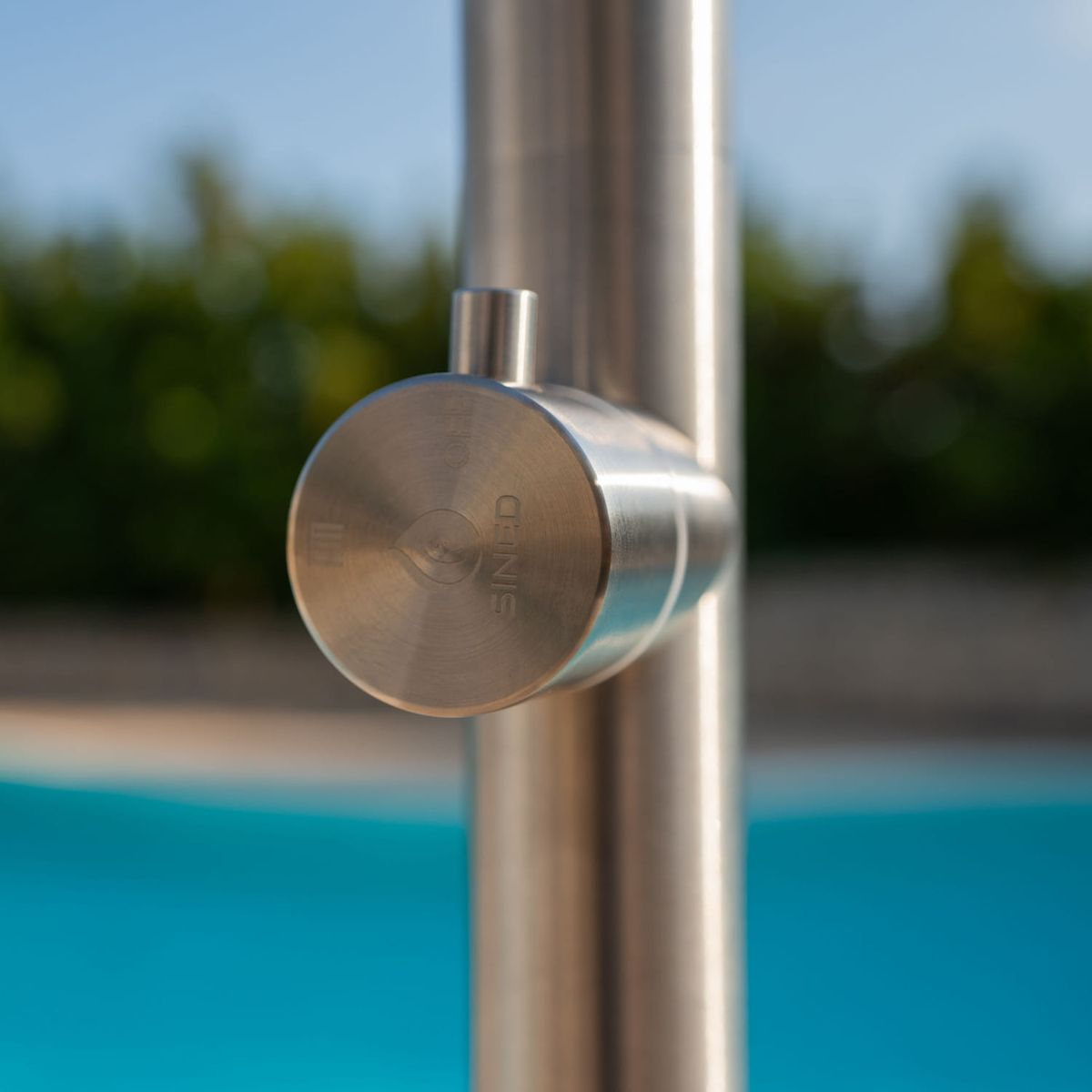 Doccia Simius con base inox satinato – foto ambientata