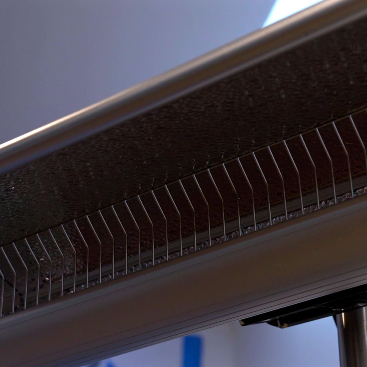 Stufa a infrarossi da terra 2000 W inox / alluminio – foto ambientata